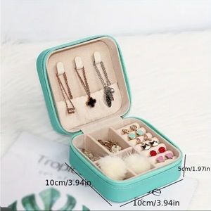Travel jewelry box great for or need or perfect for a gift. NWT